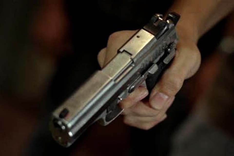 Comerciante consegue fugir de assaltantes armados