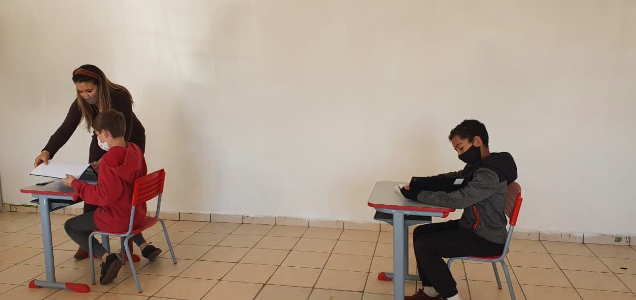 Professores se unem para oferecer reforço escolar a alunos com dificuldade