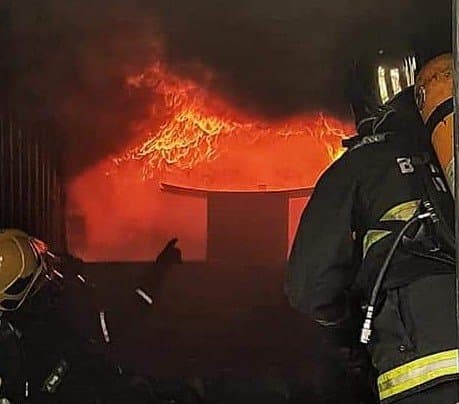 Quarto de pousada em Laguna é destruído por incêndio