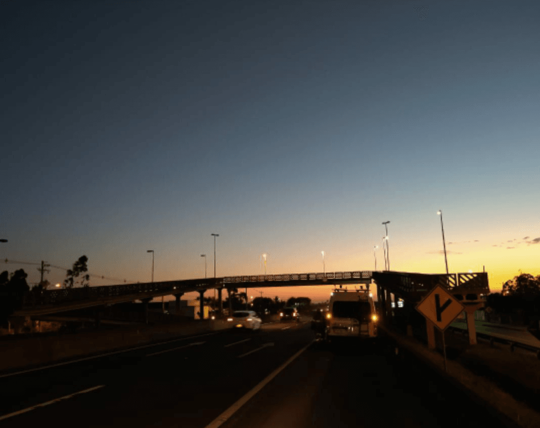 Homem morre após ser atropelado por caminhão na BR-101