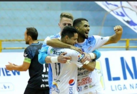 Liga Nacional: Tubarão Futsal perde para o Foz Cataratas