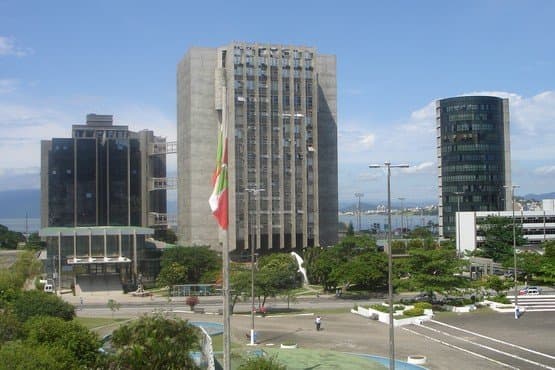 Trio que aplicava golpes contra idosos e mulheres em bancos tem condenação mantida