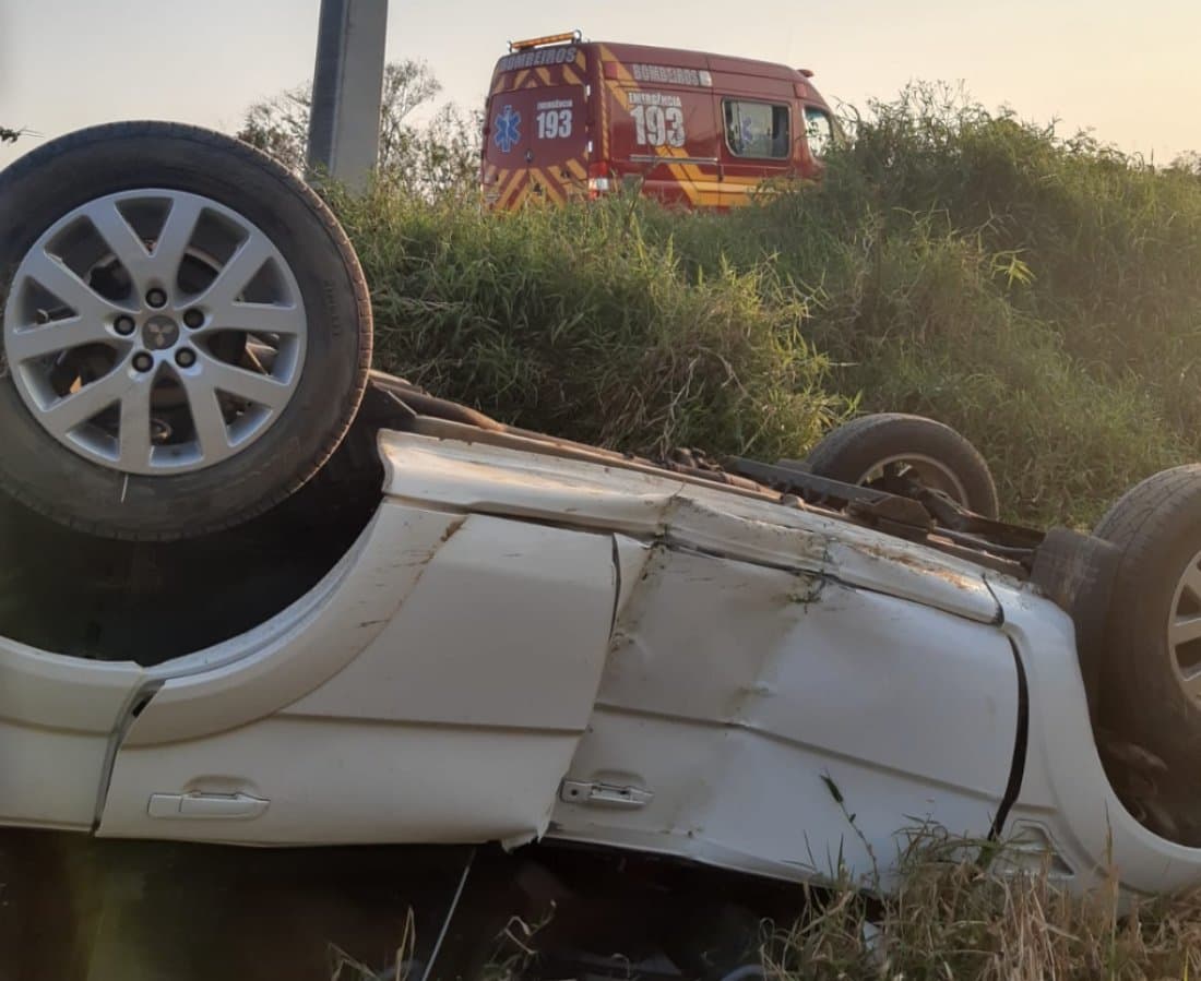 Motorista fica ferido após capotamento em Tubarão