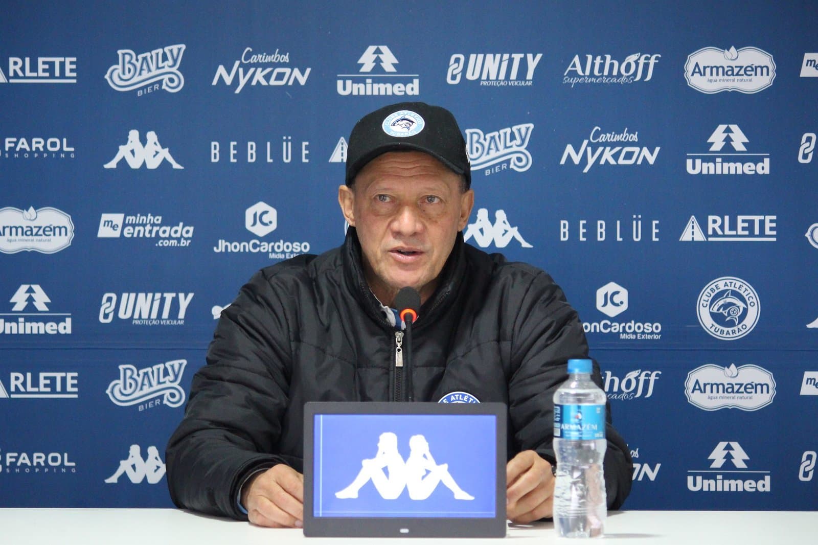 "Até segunda ordem, Tubarão vai fechar as portas", afirma técnico Abel Ribeiro