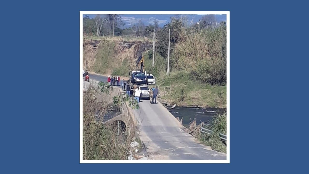 Idoso morre após carro cair de ponte e ficar submerso em rio