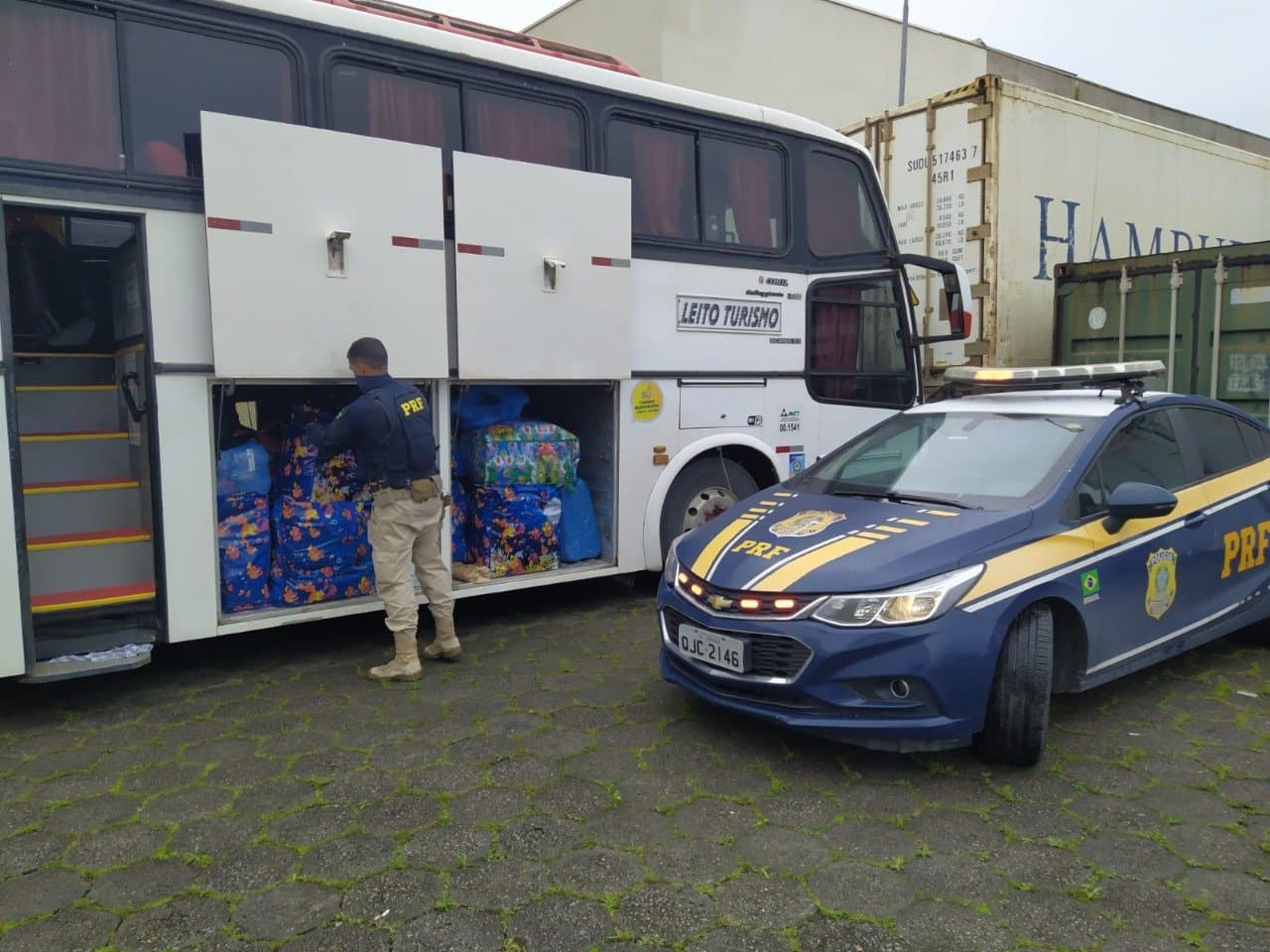 Ônibus com passageiros de Jaguaruna tem mercadorias do Paraguai apreendidas