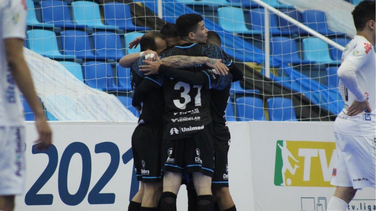LIGA: Tubarão Futsal vence o Pato em casa e se classifica para as oitavas