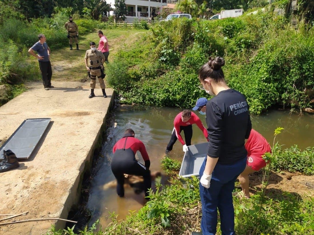 Corpo encontrado em rio é de jovem de 27 anos