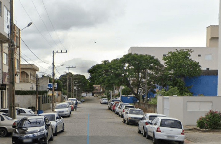 Carro estacionado na rua é furtado enquanto proprietário trabalha