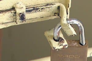 Bar é arrombado e tem dinheiro do caixa furtado