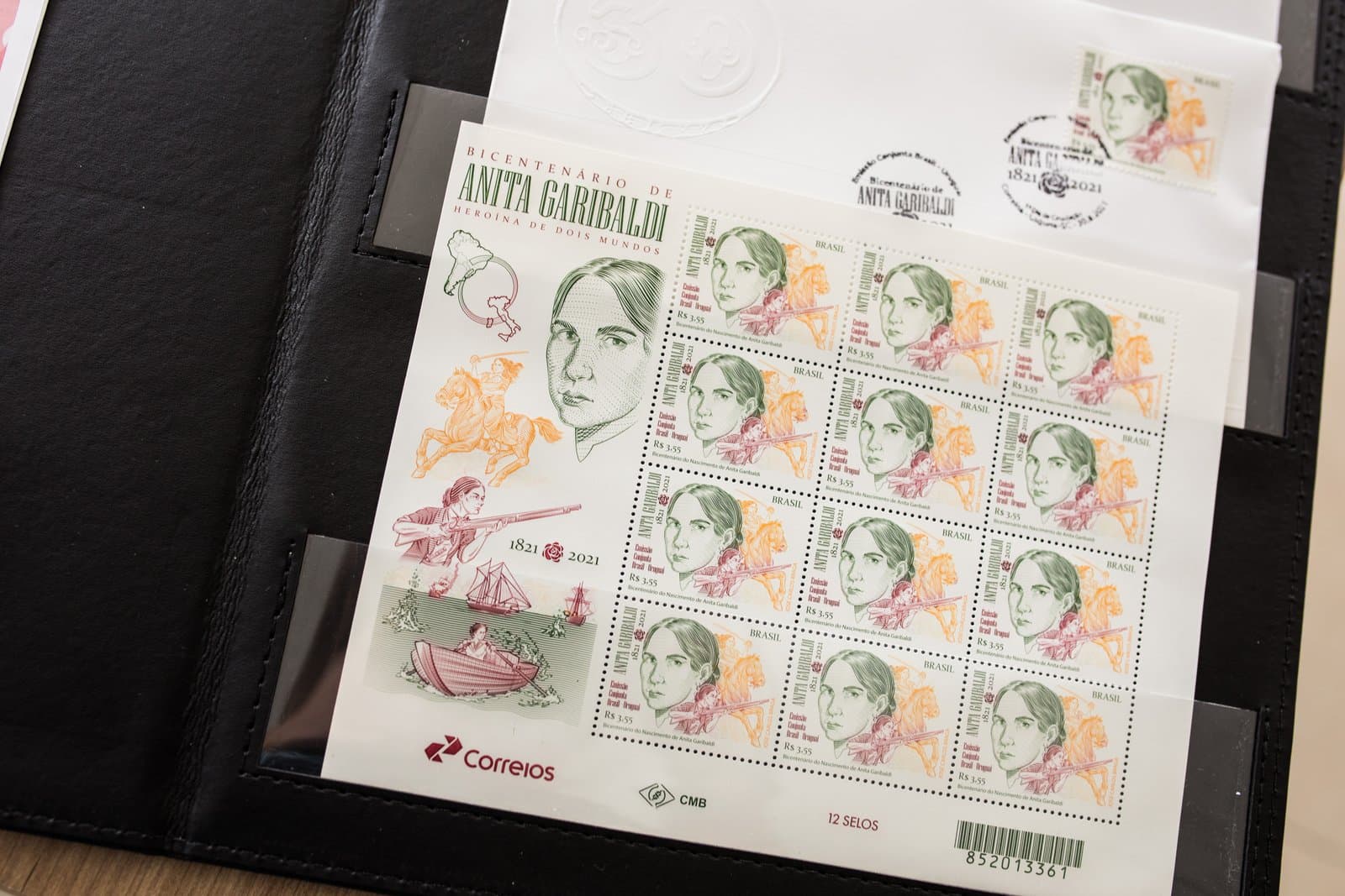 Selos postais em comemoração ao bicentenário de Anita Garibaldi são lançados em Laguna