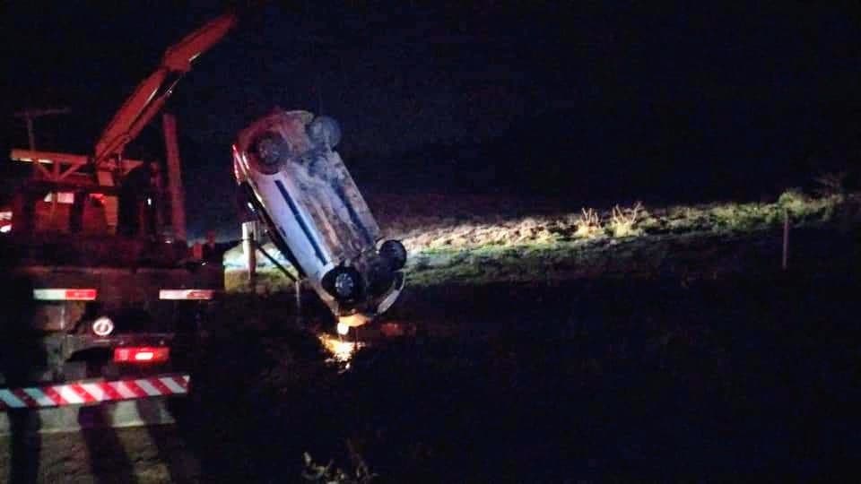Mulher morre após acidente de trânsito seguido de afogamento