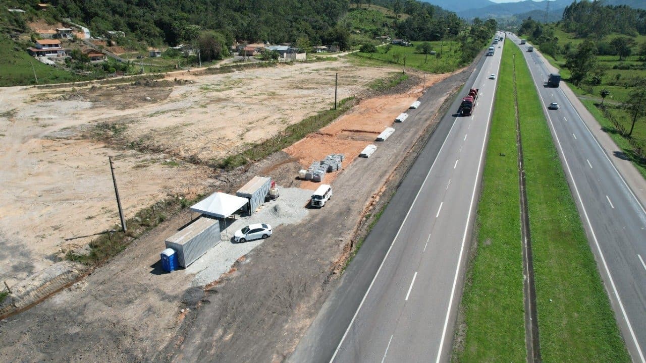 Construção das bases fixas do Serviço de Atendimento ao Usuário é iniciada na BR-101