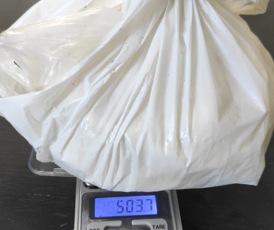 Mais de meio quilo de crack é encontrado em terreno baldio