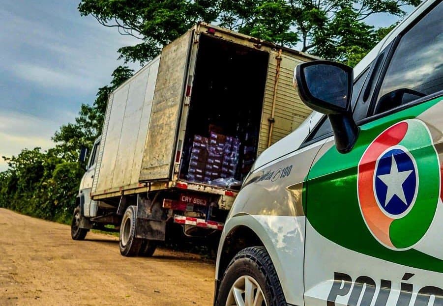 Caminhão furtado em Içara é recuperado pela PM em Tubarão