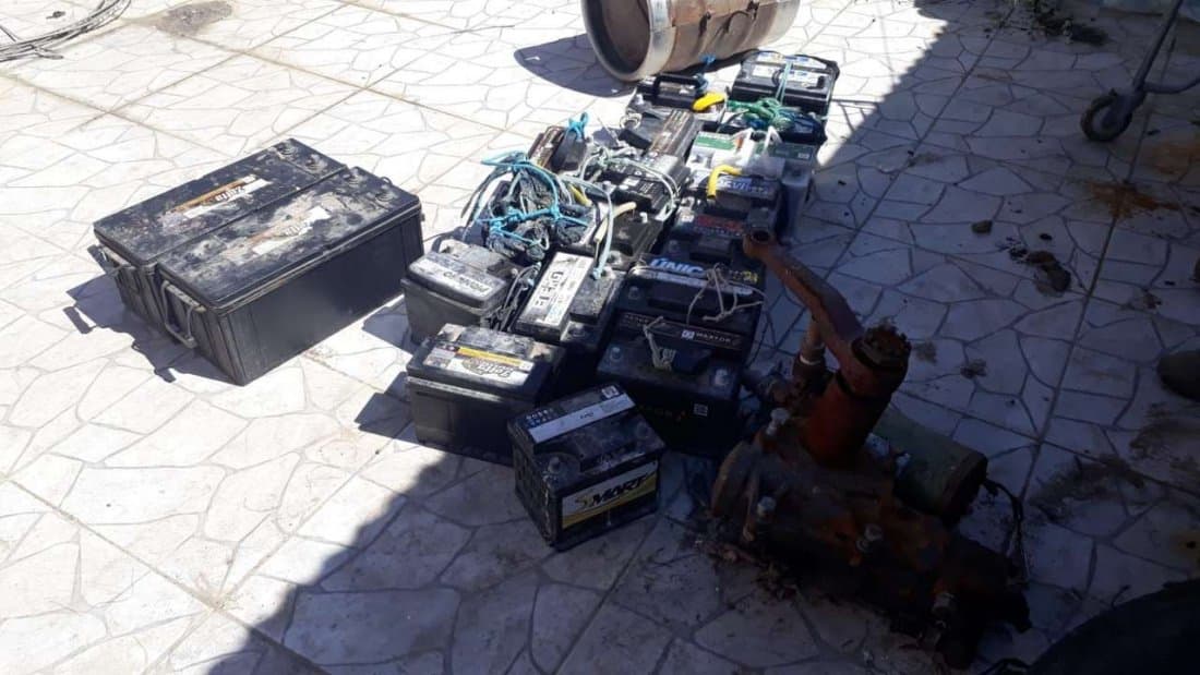 Proprietário de ferro-velho é preso por receptação de baterias furtadas