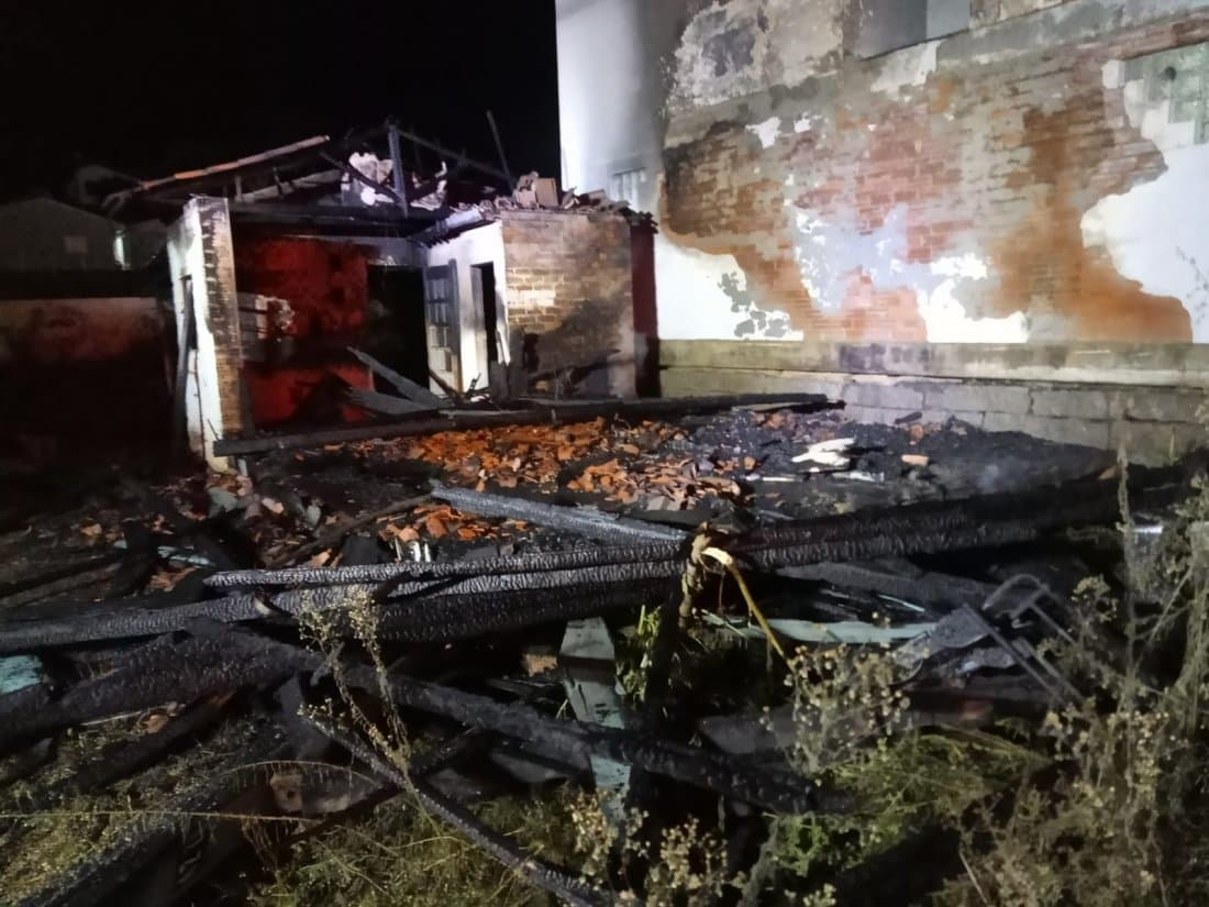 Incêndio destrói casa em Braço do Norte