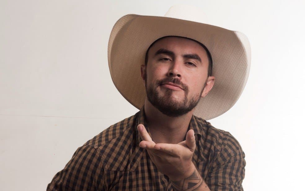 Show gratuito de stand-up comedy ocorre no Farol Shopping nesta terça-feira (22)