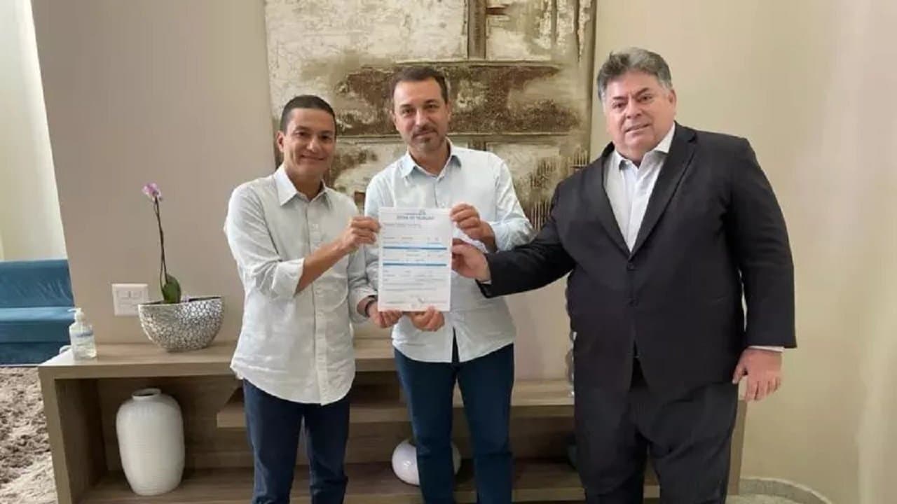 Em Brasília, governador Carlos Moisés filia-se ao Republicanos