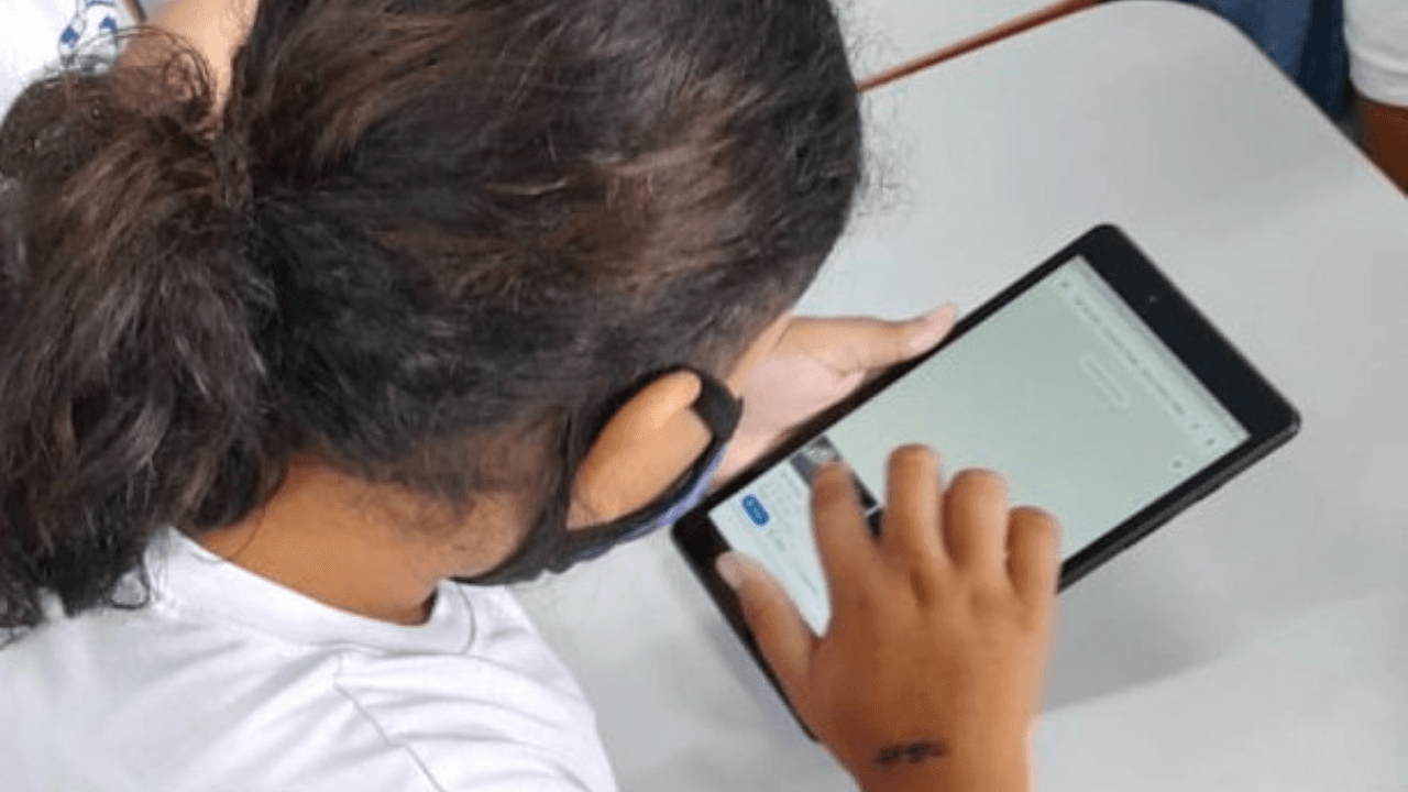 26 tablets recém comprados são furtados de escola