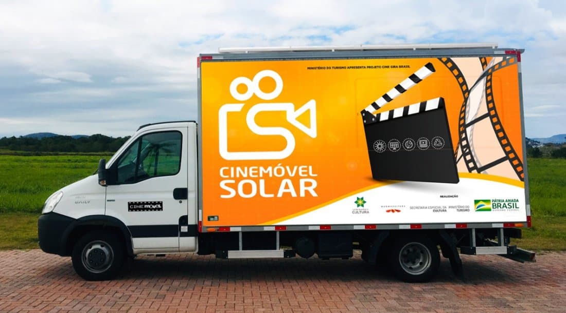 Cinema itinerante promove sessões gratuitas em Tubarão