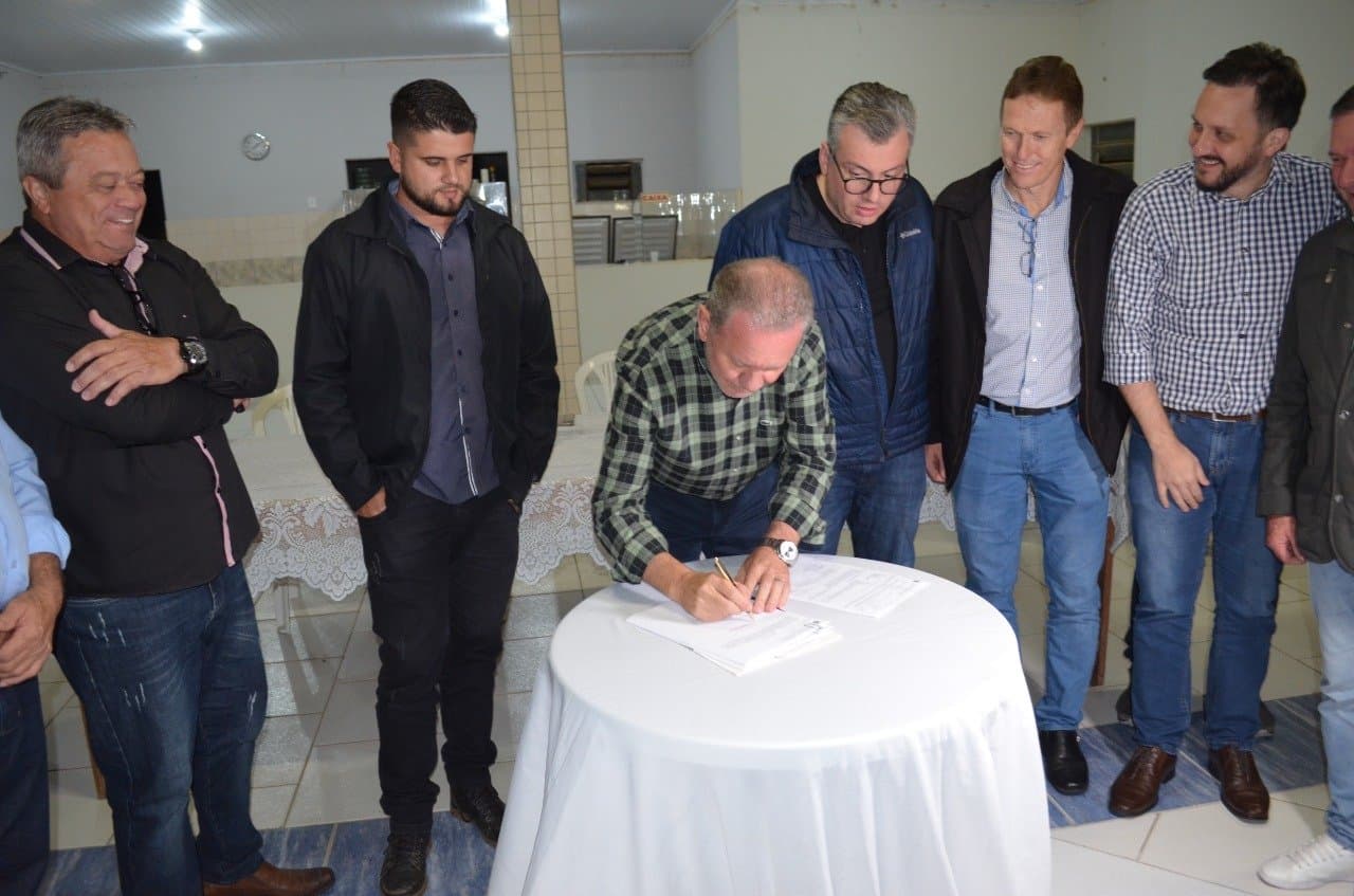 Ordem de serviço para pavimentação da Estrada Geral de Congonhas é assinada