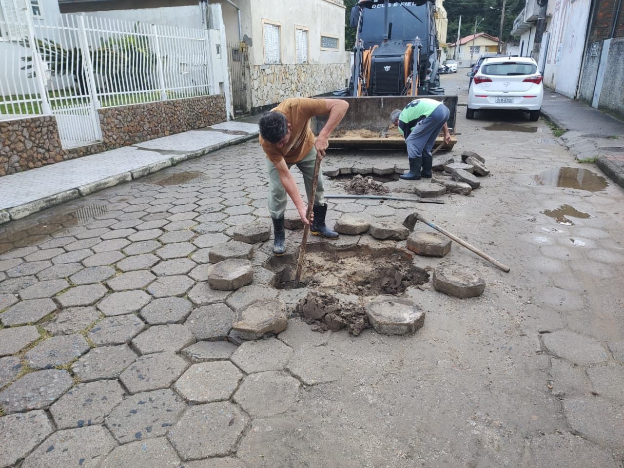 Secretaria de Obras de Laguna trabalha na recuperação de estragos causados pelas chuvas