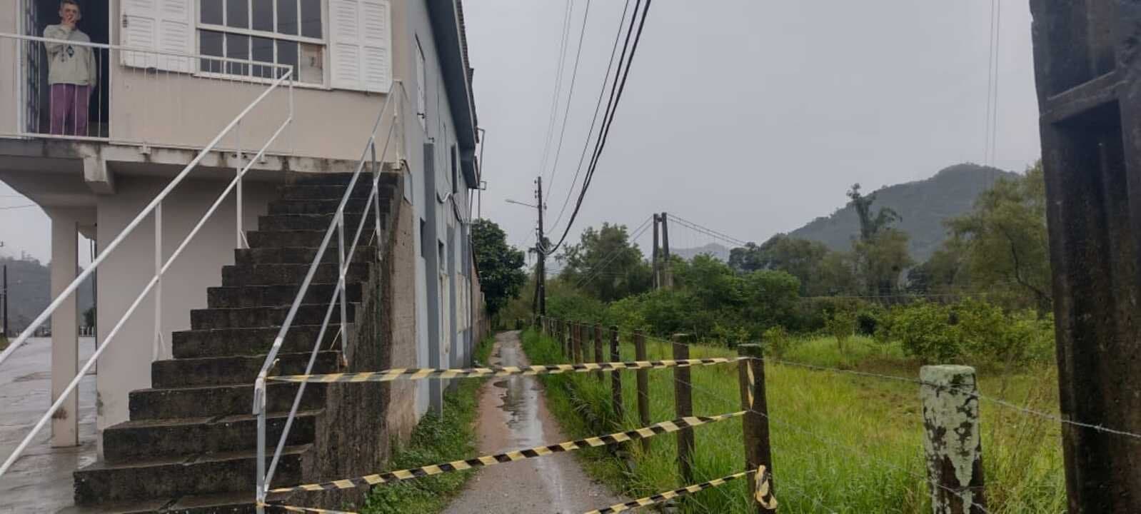 Ponte pênsil do KM 60, em Tubarão, é interditada