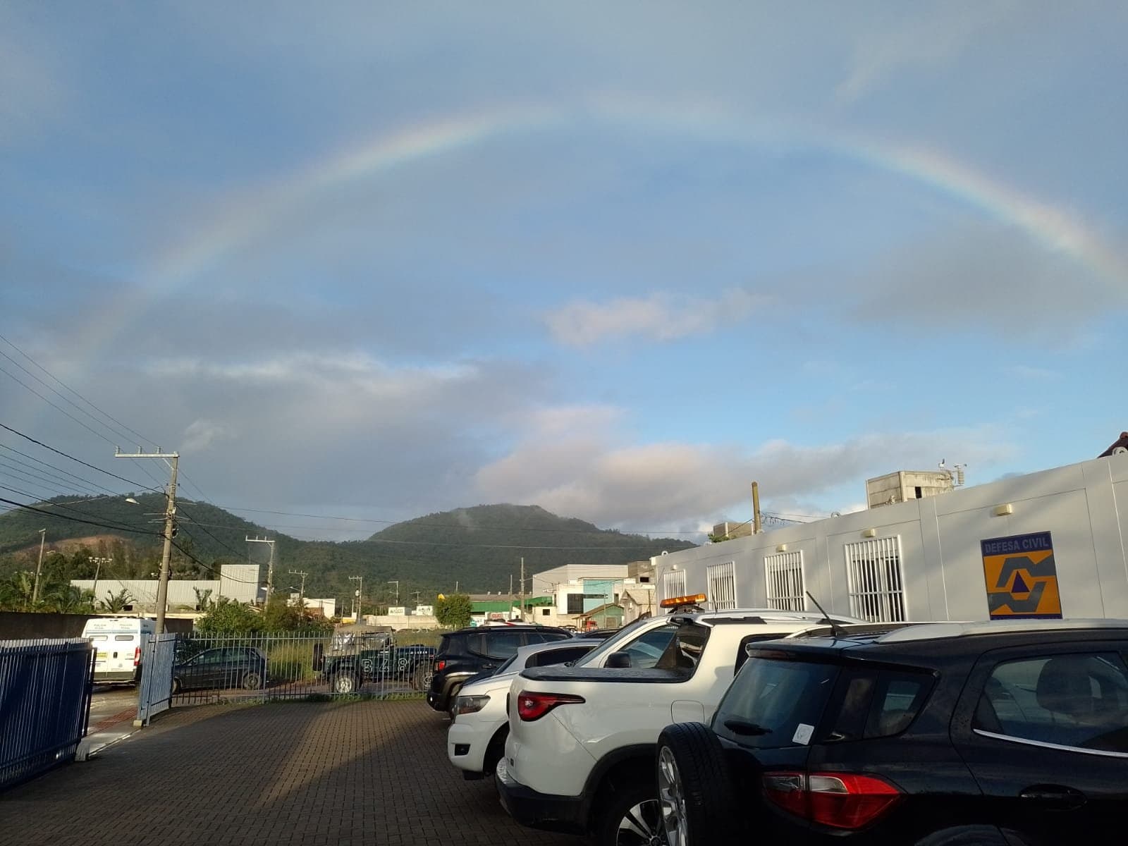 Chuva começa a dar trégua, mas previsão indica vento forte