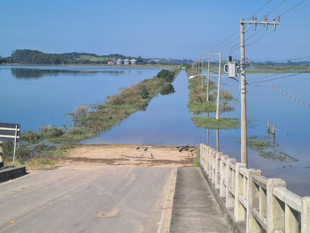 Estrada da Jabuticabeira continua interditada