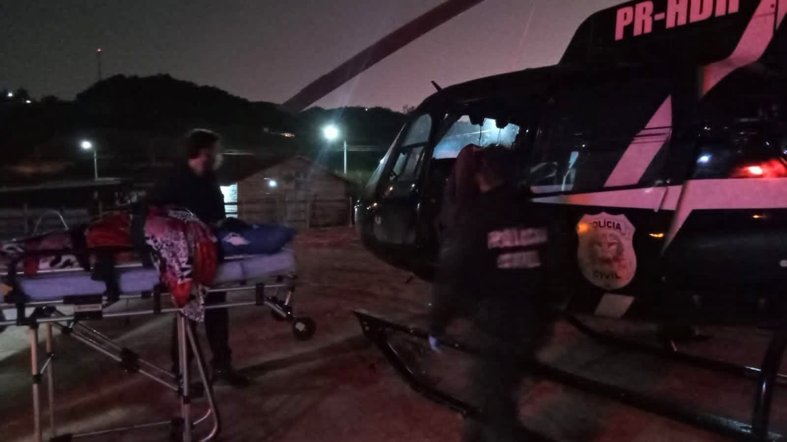 Menina de 9 anos é socorrida de helicóptero após sofrer queda