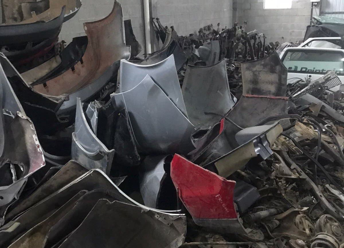 Três empresários são presos por armazenamento irregular de peças automotivas