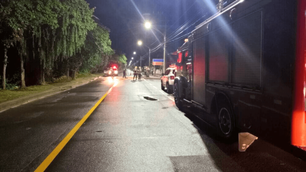 Dois jovens morrem em acidente de moto na beira-rio de Tubarão