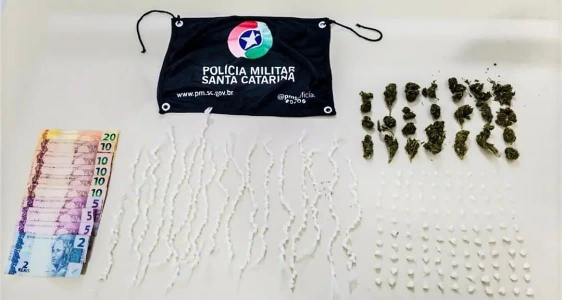 Jovem é preso com 605 pedras de crack e skunk