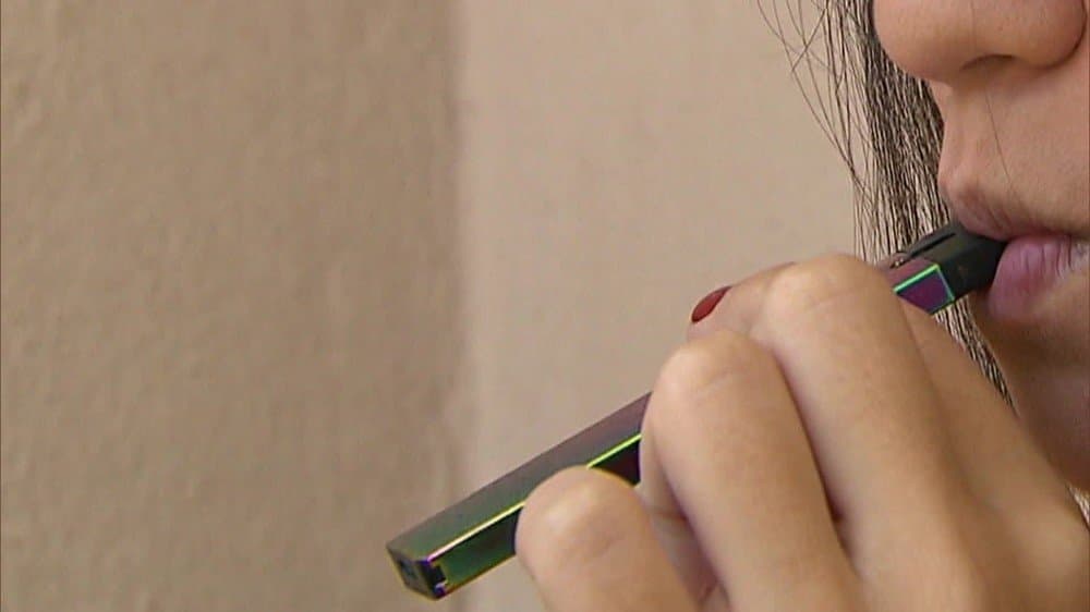 Governo proíbe 33 empresas de venderem cigarros eletrônicos