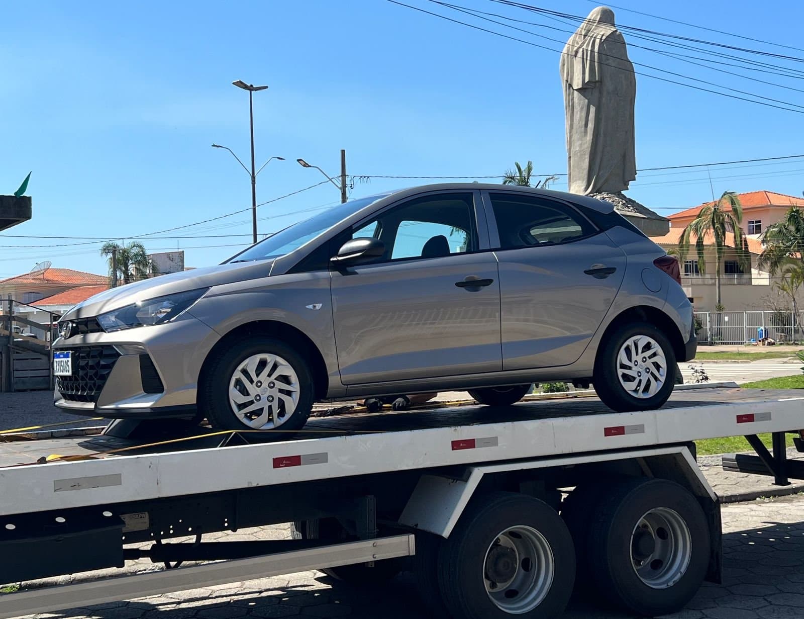 Rifa de carro é vendida para ajudar na construção de santuário