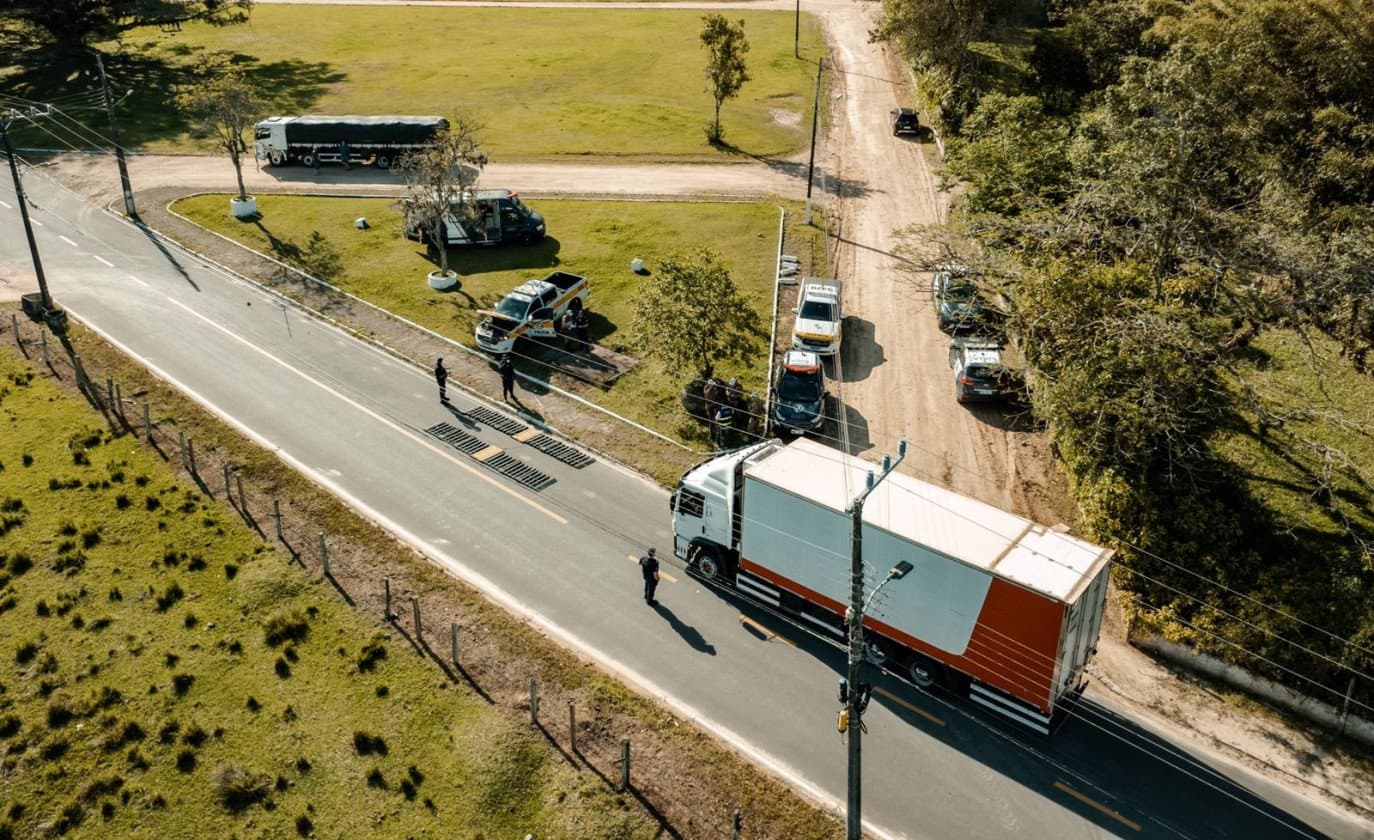 Excesso de peso de caminhões começa a ser fiscalizado em Tubarão