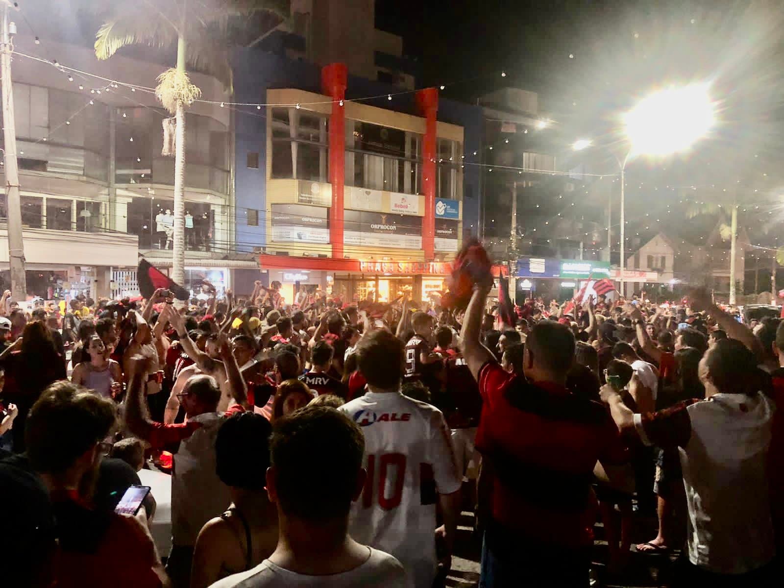 Torcedores do Flamengo comemoram título da Libertadores da América