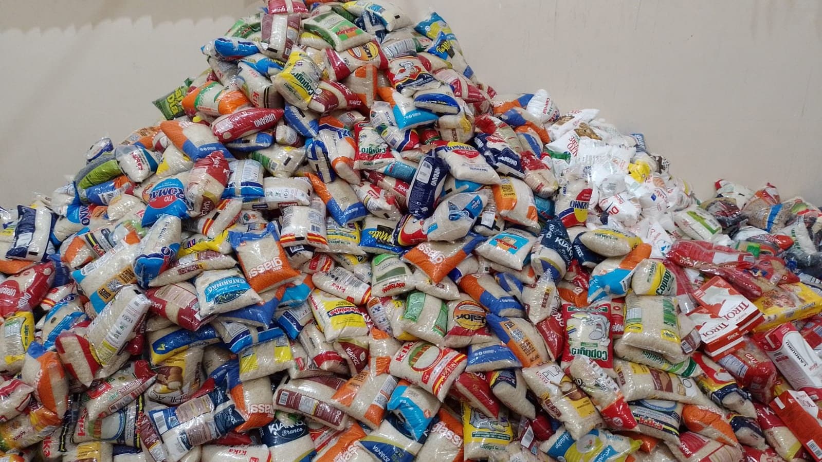 Amistoso entre Brasil e Marrocos arrecada três toneladas de alimentos