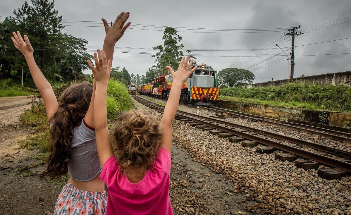 Trem de Natal retorna tradicional “parada” após a pandemia
