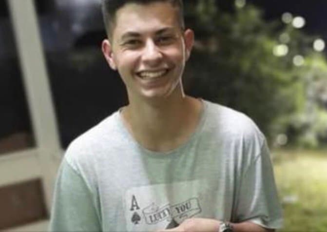 Jovem morre após sofrer descarga elétrica na rua