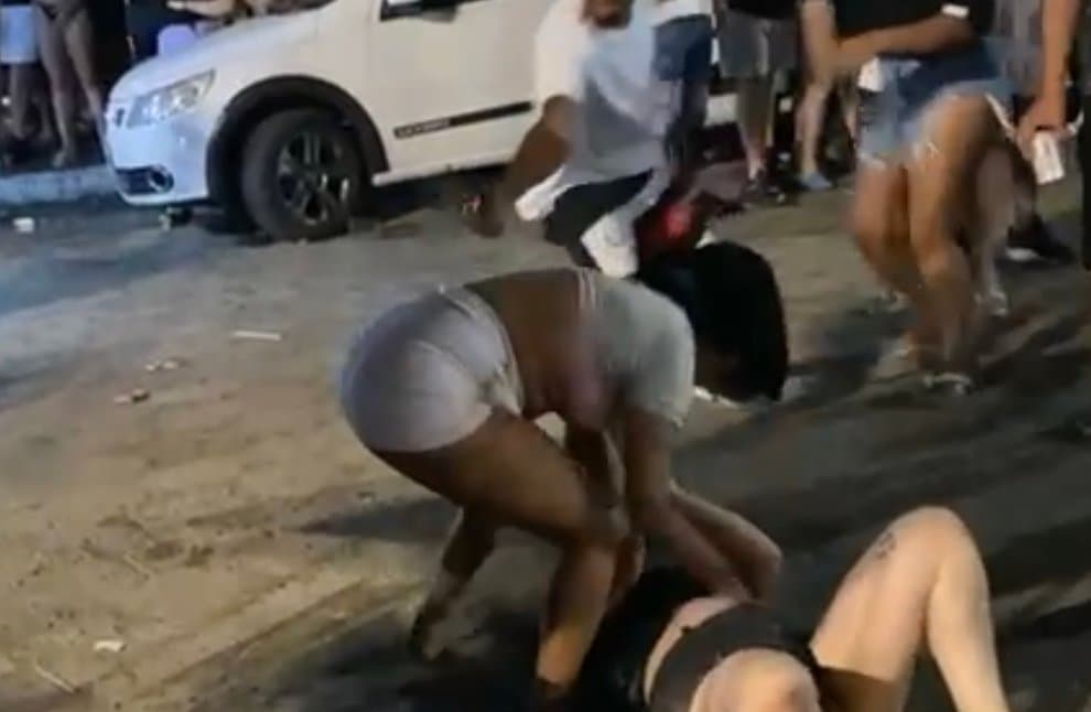 Mulher baleada durante briga em Laguna sai da UTI