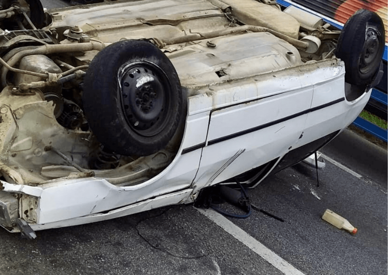 Criança e adulto ficam feridos em capotamento na BR-101