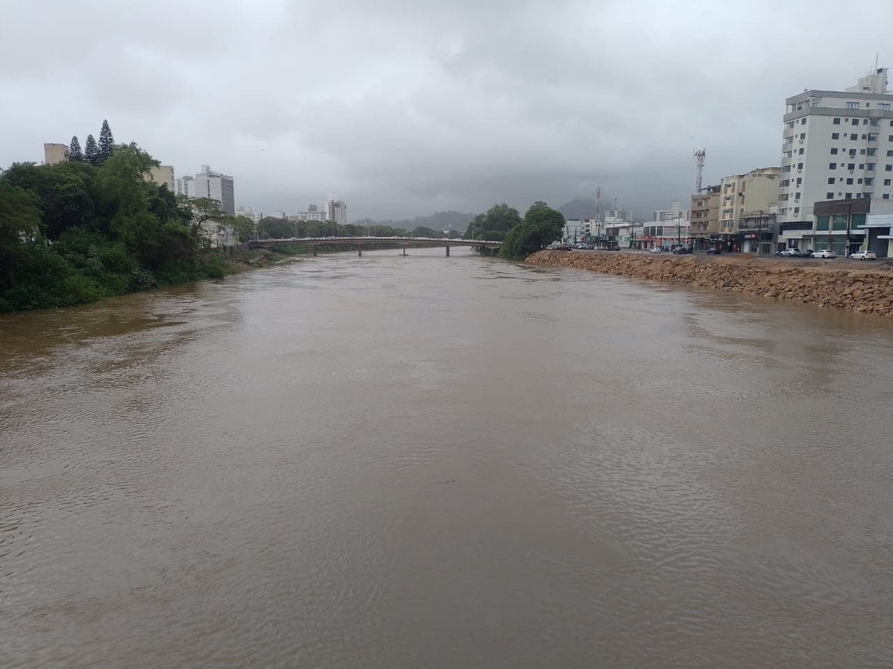 Rio Tubarão deixa o nível de alerta e passa para o estado de atenção