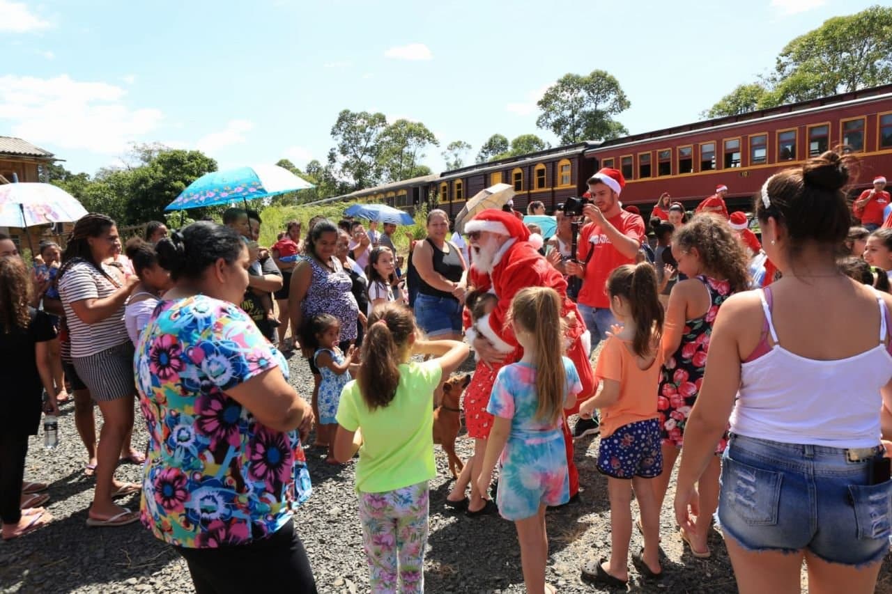 Solidariedade e muita emoção marcam primeiro dia do Trem de Natal da FTC
