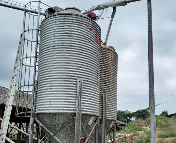 Homem morre após cair de um tanque de cinco metros de altura