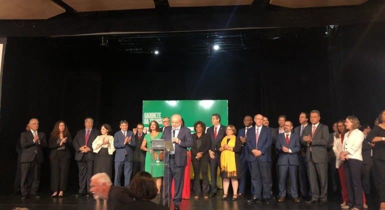 Lula anuncia mais 16 ministros da futura gestão