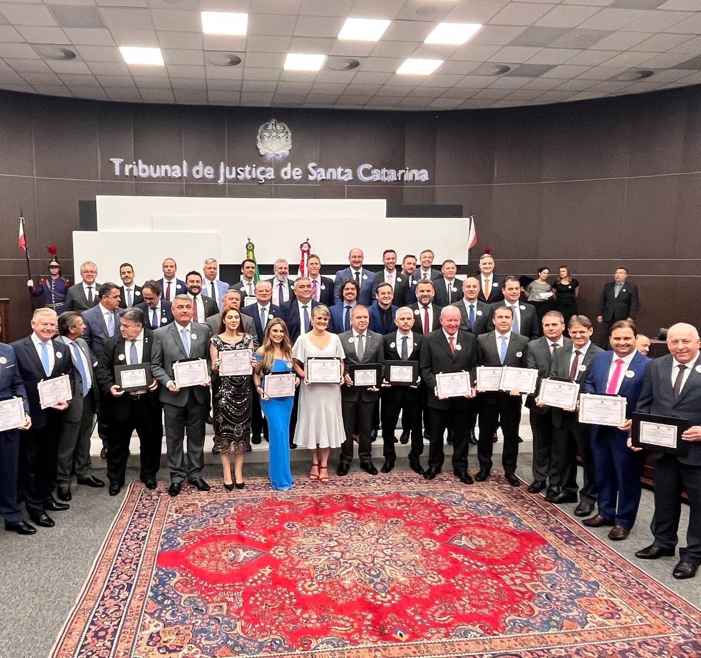 Deputados, senador, governador e vice-governadora são diplomados