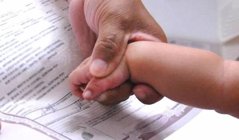 Helena e Miguel são os nomes mais escolhidos para bebês no Brasil em 2022