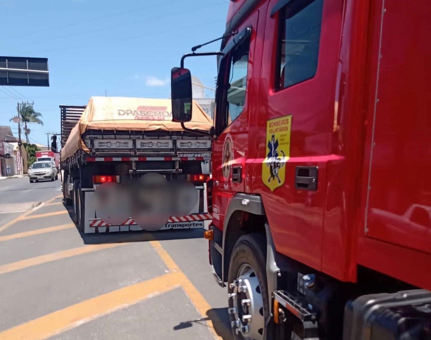 Ciclista grávida é atropelada por caminhão